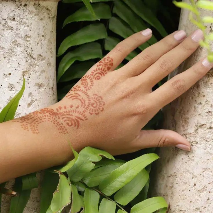 Idea 18: Beautiful Henna-Inspired Patterns