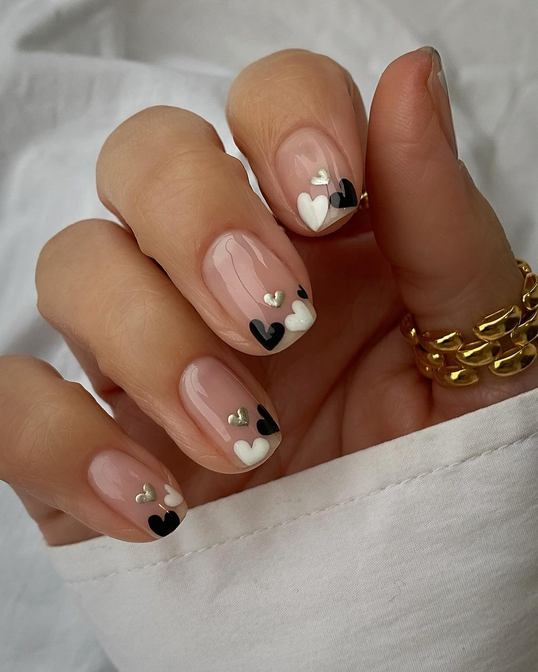 Sweetheart Accents: A Love Note on Your Nails