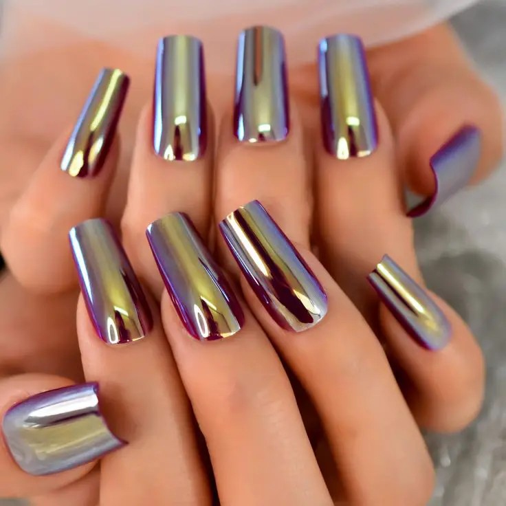 Holographic Chrome Nails: