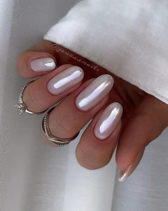 Pearlescent Gel Nails: