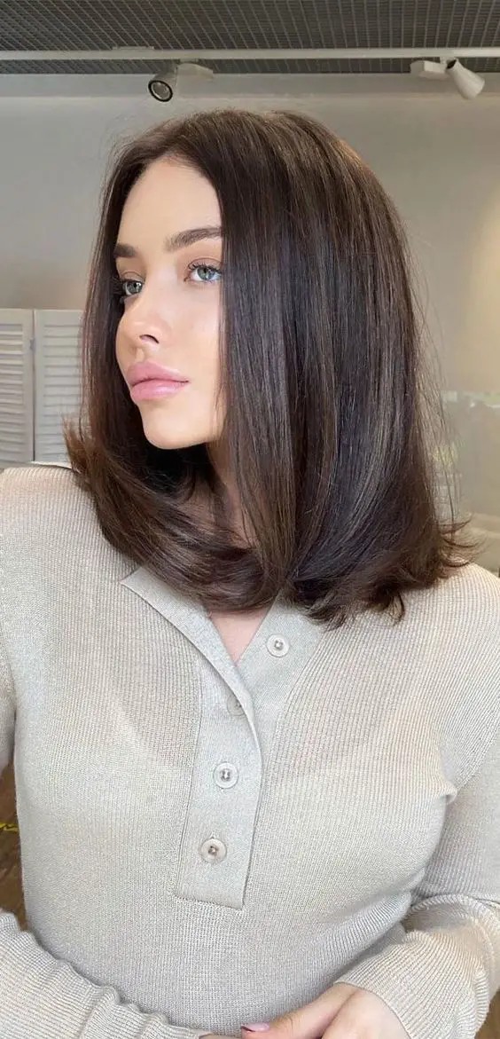 Layered Lob with Shoulder-Length Hair: Soft Framing