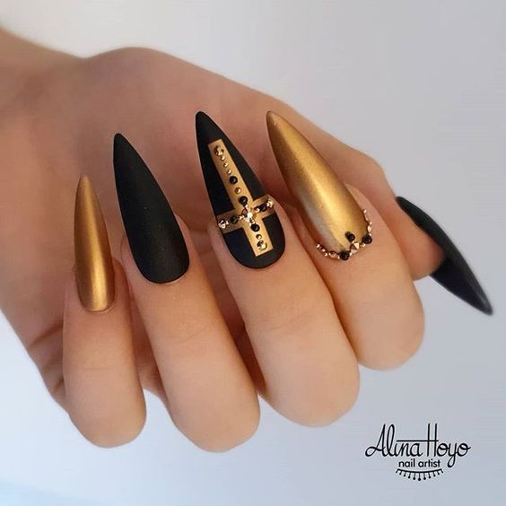 Street Black Nails: Bold Statement