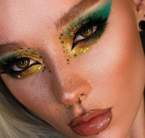 Green and Gold Glitter: Dazzling Delight