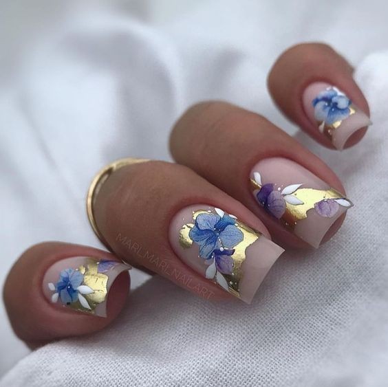 Blooming Beauty: Floral Gold Leaf Design