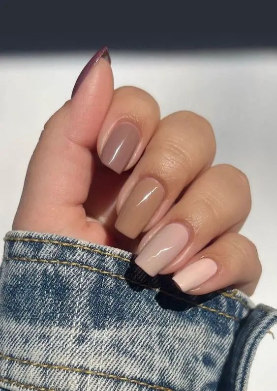 Neutral Nude Short Acrylic Nails: