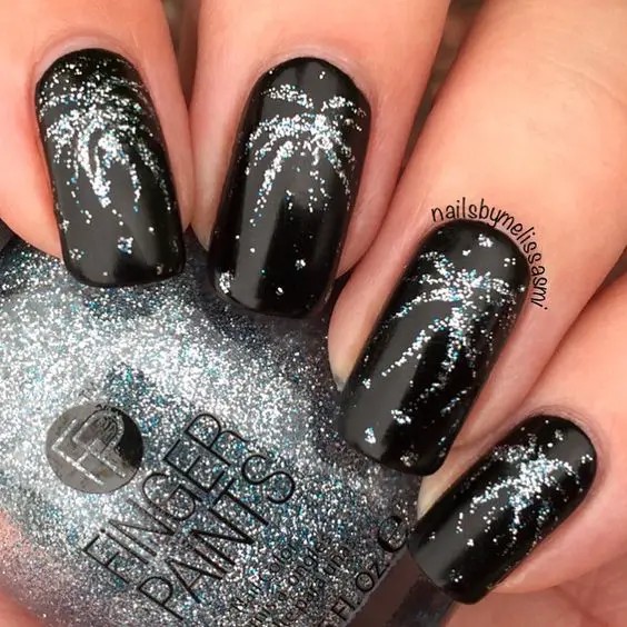 Fireworks-Inspired Nails: Sparkling Beauty