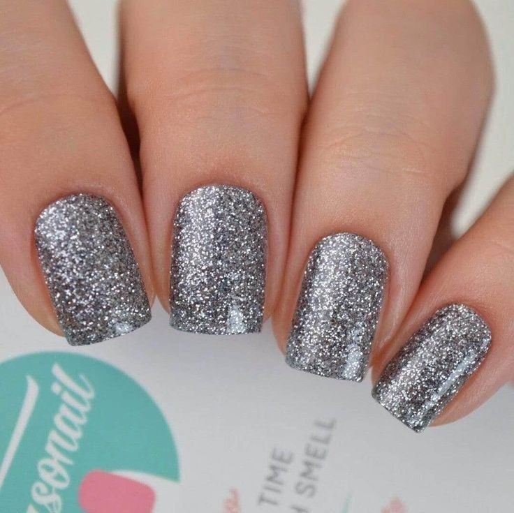 Metallic Silver Dip Nails: