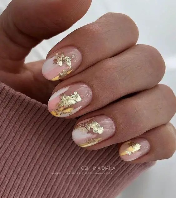 Trendy Round Nails in Acrylic Coffin Style