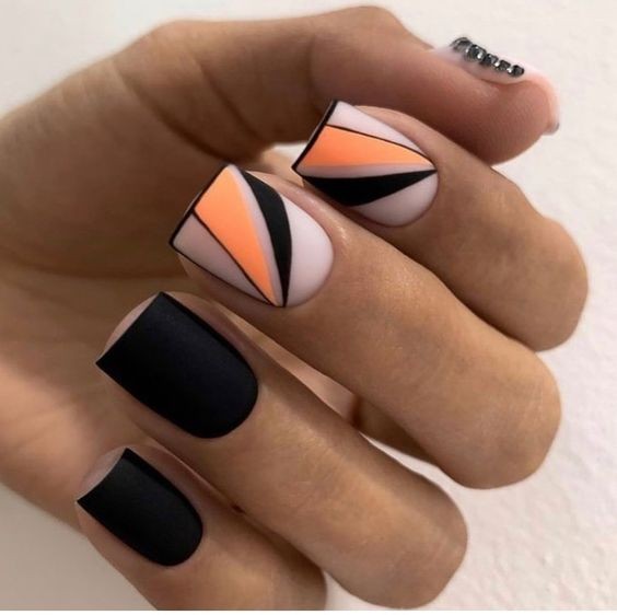 Bold Geometric Short Acrylic Nails: