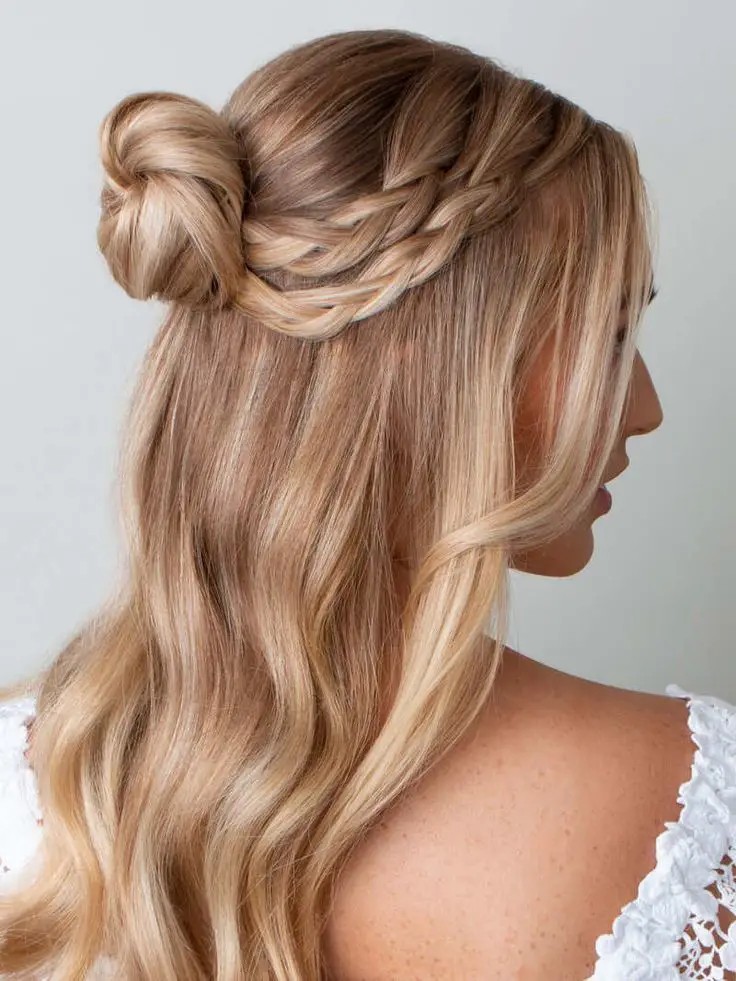 Chignon Half-Up