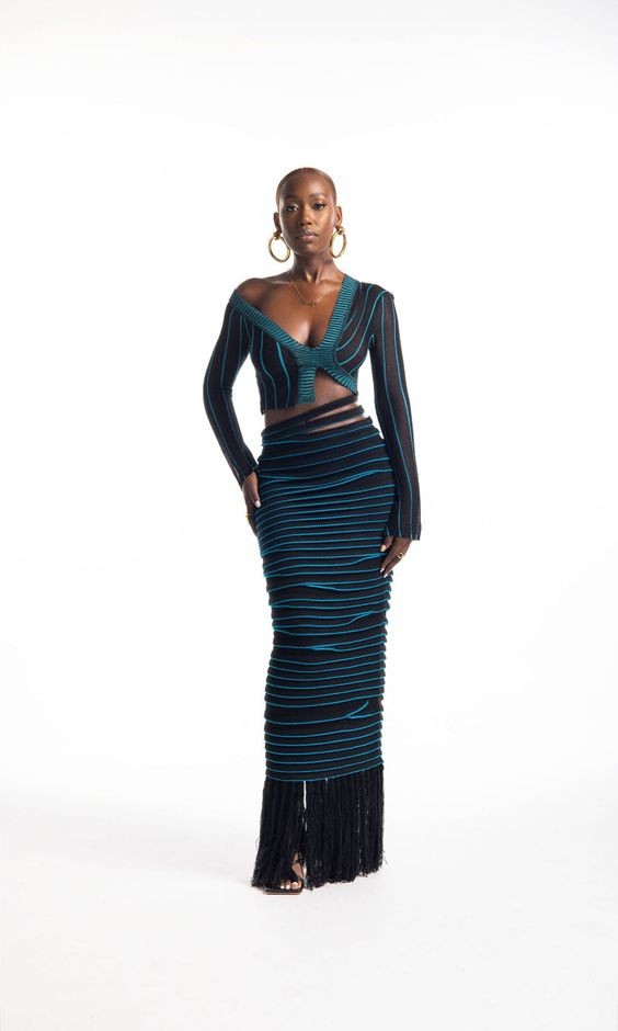 The Striped Illusion: A Mesh of Elegance and Boldness