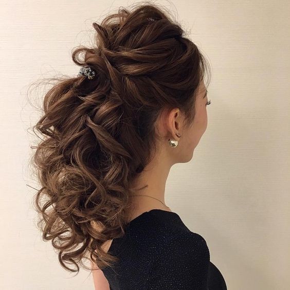 Voluminous Curls with a Twist