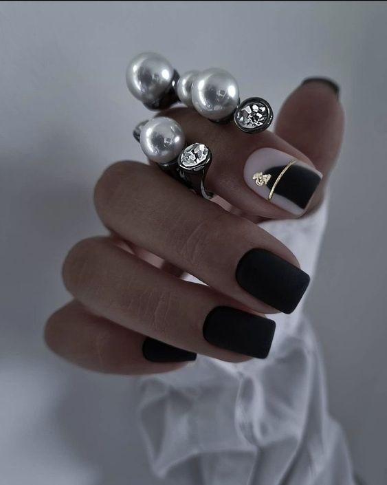 The Bold Contrast: Matte and Glossy Combination