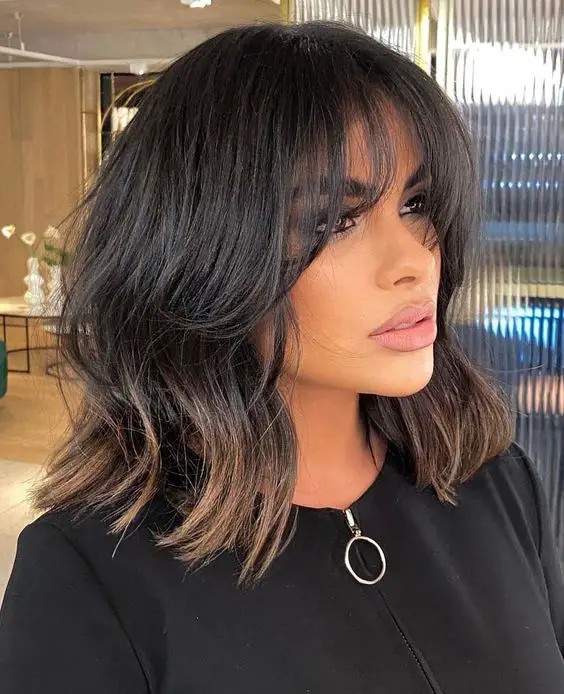 Messy Lob: Effortless Appeal