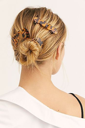 Low Bun with Tortoise Shell Clips