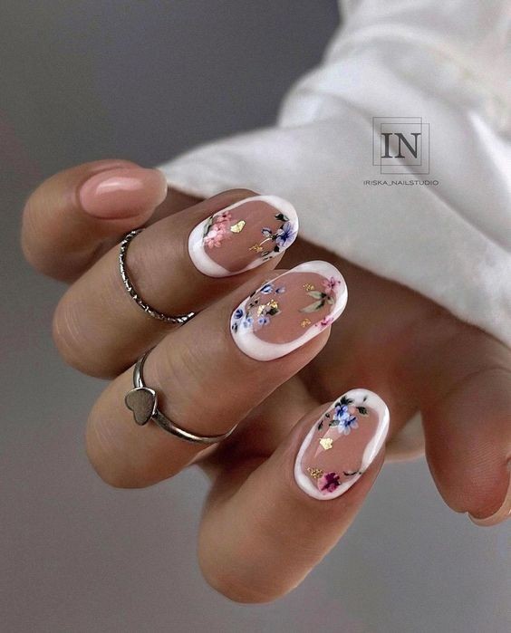 Floral Fantasy: Spring Blossoms on Your Fingertips