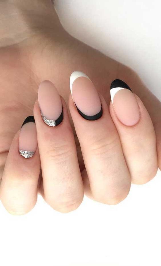 Black and White Minimalist Nails: