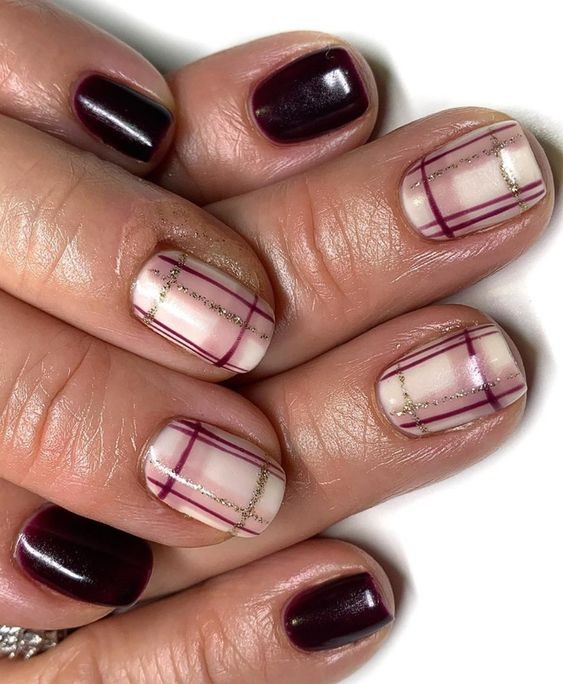 Chic Plaid Dip Nails: