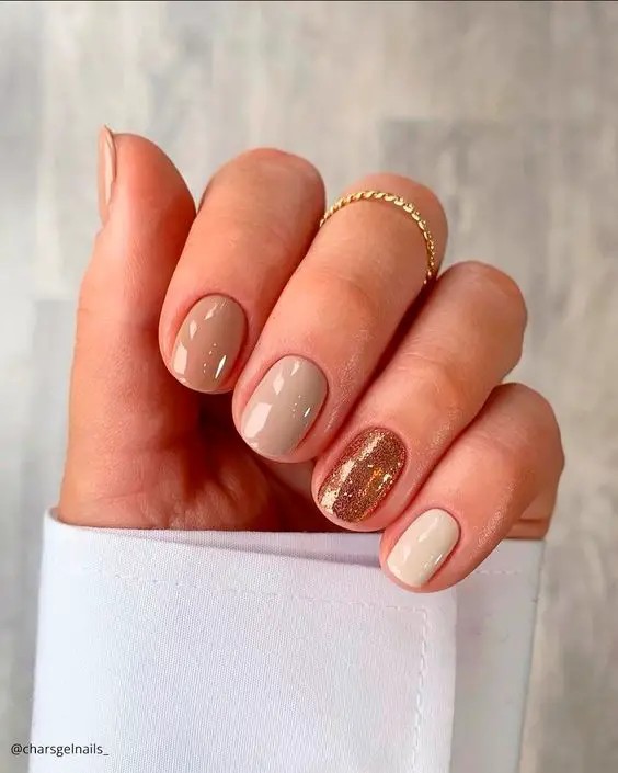 Neutral Glamour: Simplicity with a Golden Flare