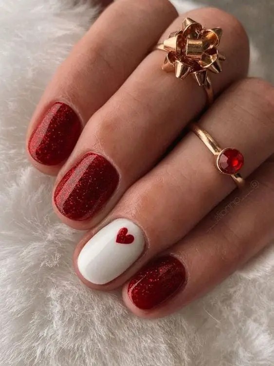 Round Christmas Nails in Acrylic Red