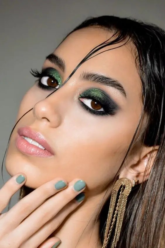 Pakistani-Inspired Beauty: Rich and Exotic