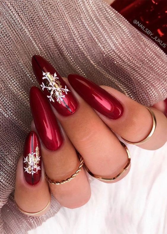 Elegant Oval Nails for a Timeless Appeal