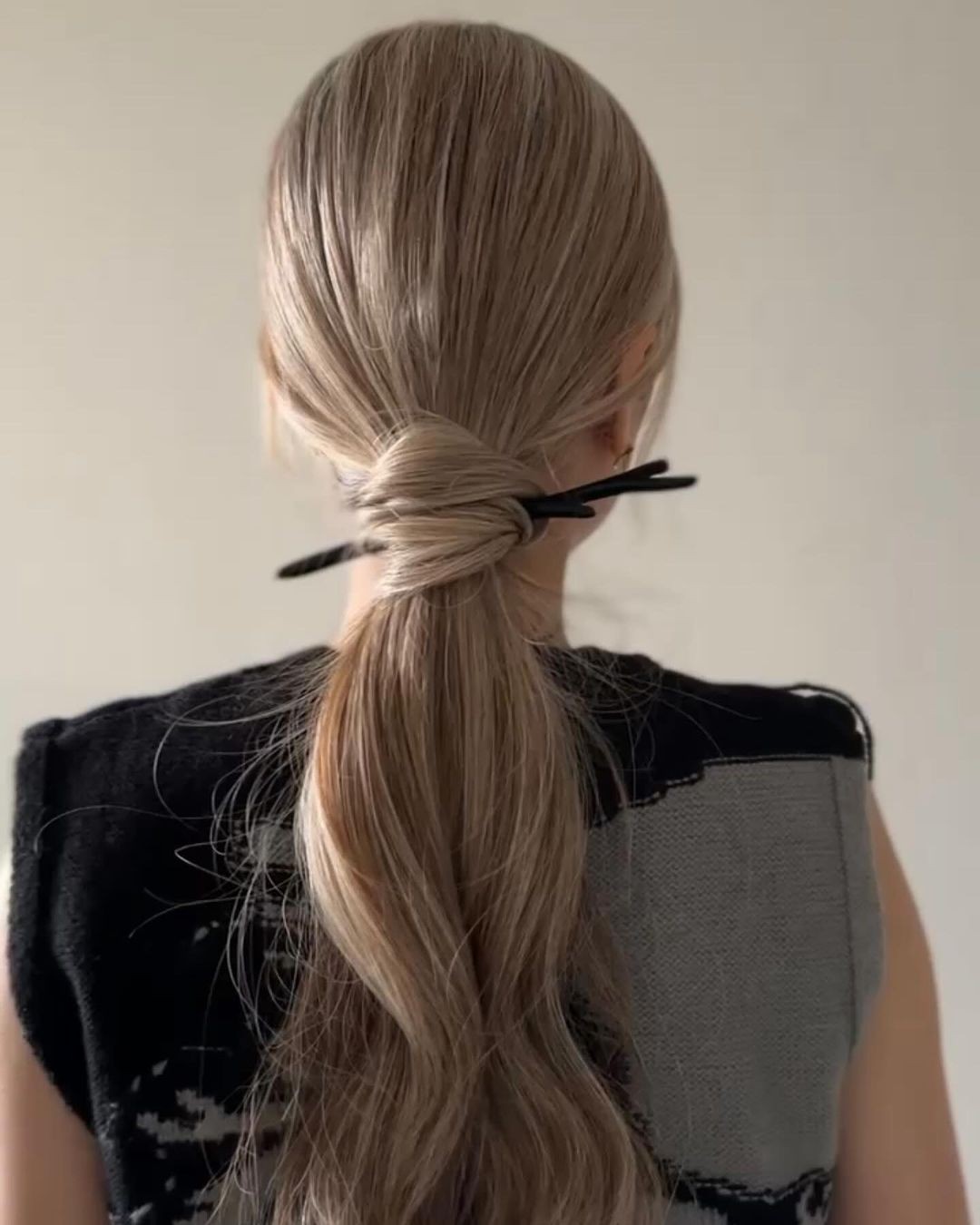 Minimalist Knot Ponytail