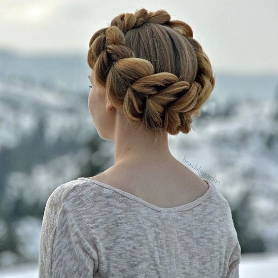 Scandinavian Simplicity: The Neat Halo Braid