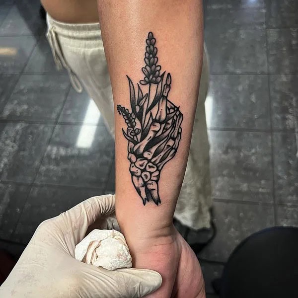 More Skeleton Hand Tattoos To Recreate At This Instant!